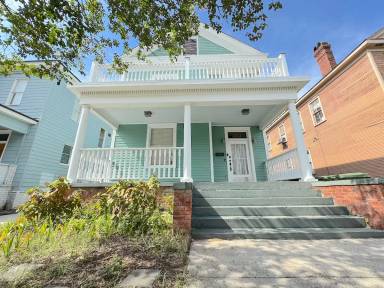 Main picture of 319 W 33rd St