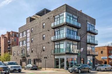 Main picture of 440 N Halsted St