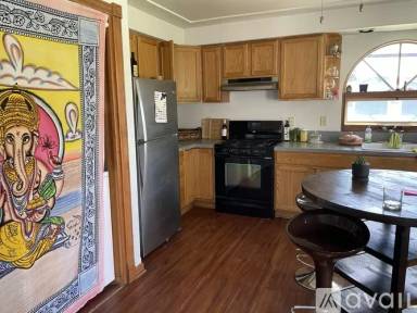 Main picture of 1100 E 10th Ave