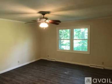 Main picture of 806 E College St
