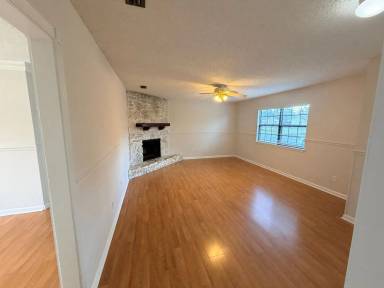 Main picture of 1621 E Moore St