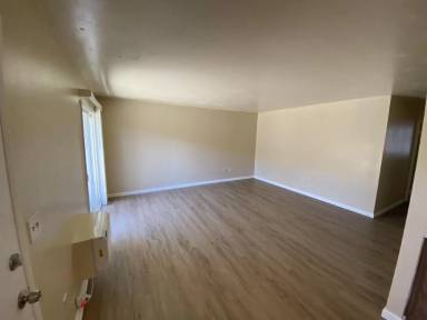 Main picture of 716 Broadway