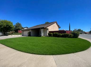 Main picture of 2700 Bluebell Cir