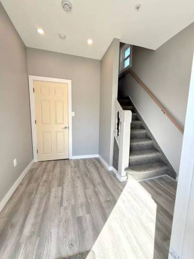 Main picture of 176 Smith Ave