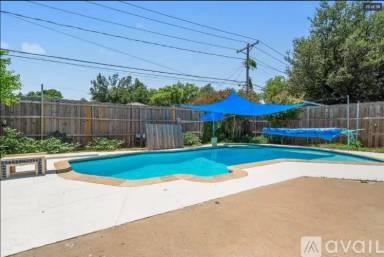 Main picture of 213 Circleview Dr S