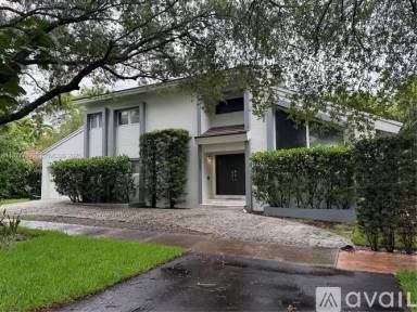Main picture of 3231 Salzedo St