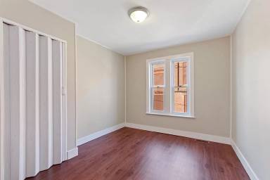Main picture of 582 Company St