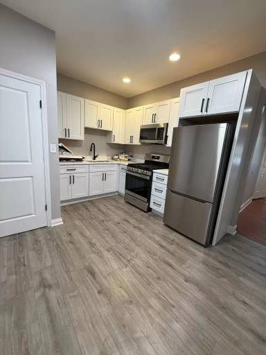 Main picture of 6402 S Peoria St