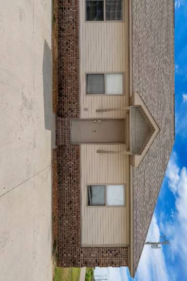 Main picture of 19 Lawrence Road 434
