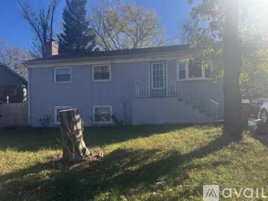 Main picture of 9915 Loudoun Ave