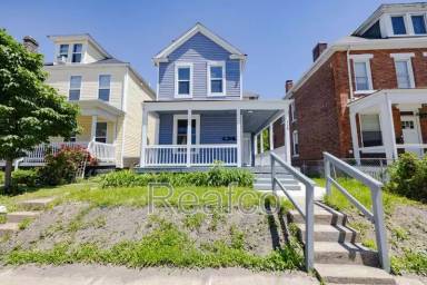 Main picture of 358 Saint Clair Ave