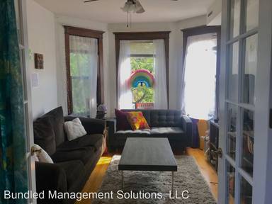 Main picture of 2136 N Sheffield Ave