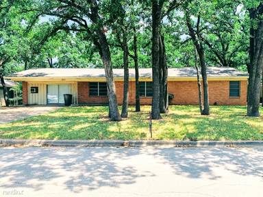 Main picture of 4001 Oaklawn St