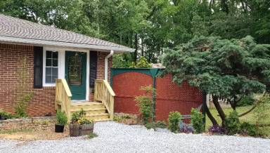Main picture of 1605 Buford Hwy