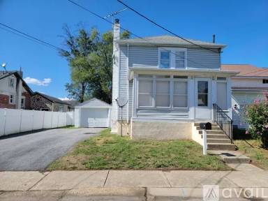 Main picture of 13 Cunard St