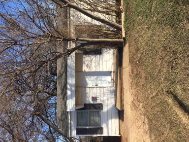 Main picture of 5 SW 55th St
