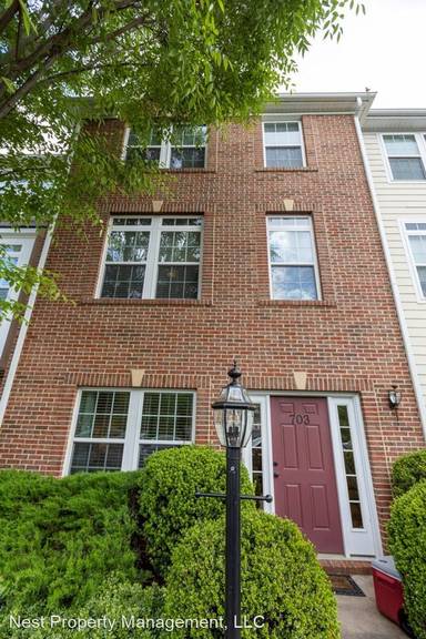 Main picture of 703 Rainier Rd