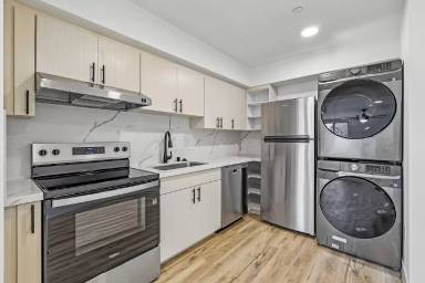 Main picture of 2330 Grand Ave