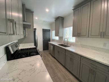Main picture of 4245 Lexington Ave