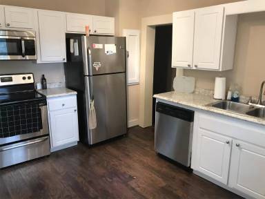 Main picture of 1111 S High St