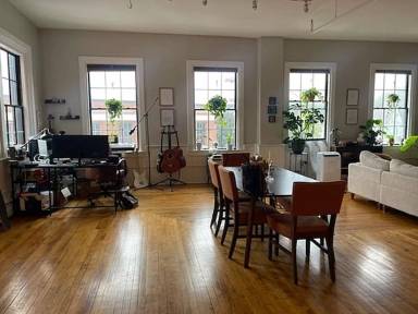 Main picture of 265 Main St