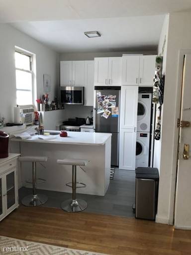 Main picture of 232 E 74th St