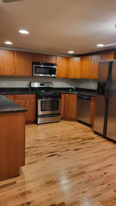 Main picture of 5611 N Glenwood Ave