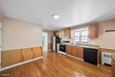 Main picture of 395 Lexington St