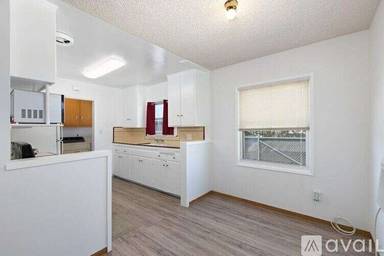 Main picture of 5264 Irwin Ave