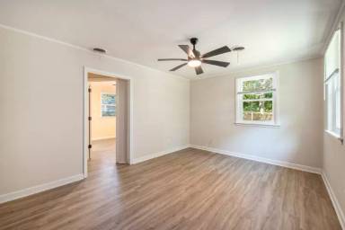 Main picture of 2704 E Surrey Dr