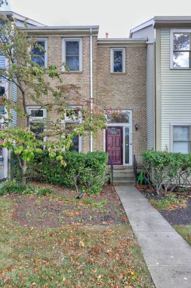 Main picture of 9151 Helaine Hamlet Way