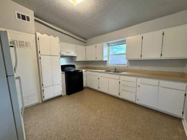 Main picture of 628 E 52nd Pl N