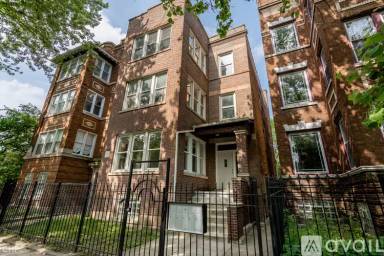Main picture of 6032 S Saint Lawrence Ave