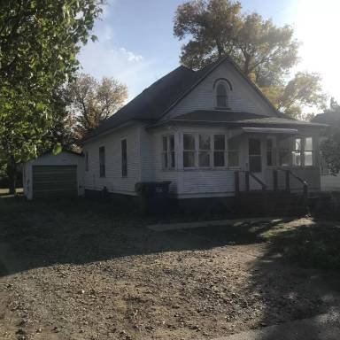 Main picture of 726 B Ave NE