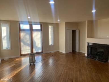 Main picture of 4040 S Prairie Ave