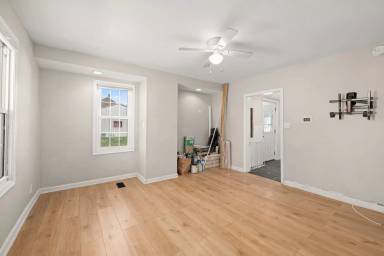 Main picture of 100 E Liberty St