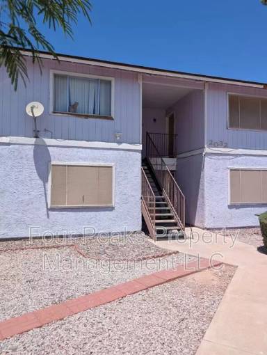 Main picture of 2032 N Hunt Cir