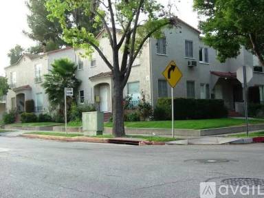 Main picture of 352 W Stocker St