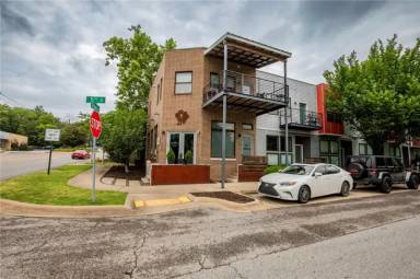 Main picture of 390 W 5th St
