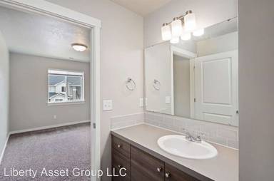 Main picture of Ridgecrest Commons Apartments