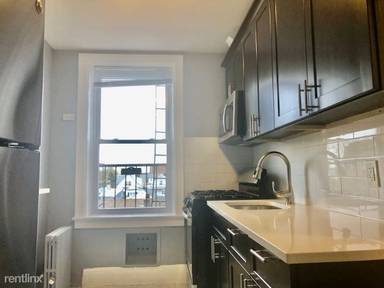 Main picture of 130 W 47th St