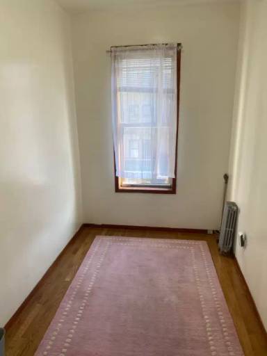 Main picture of 939 Putnam Ave