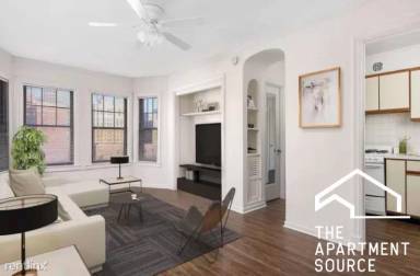 Main picture of 515 W Briar Pl