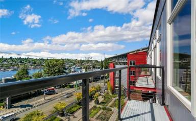 Main picture of 2960 Eastlake Ave E