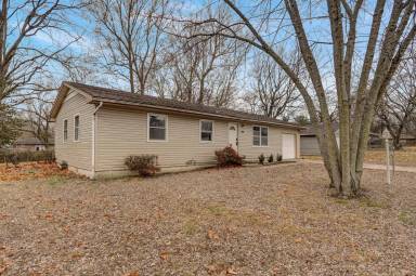 Main picture of 2436 E Loren St