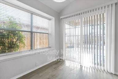 Main picture of 1704 Little Deer Ln