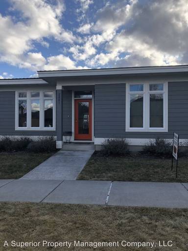 Main picture of 2801 NE Great Horned Pl