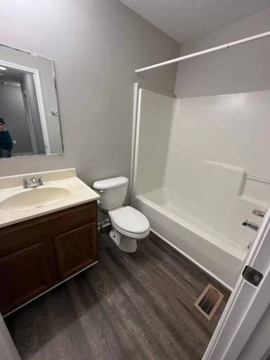 Main picture of 221 Tan Bark Dr