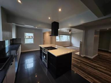 Main picture of 1417 N Evergreen St