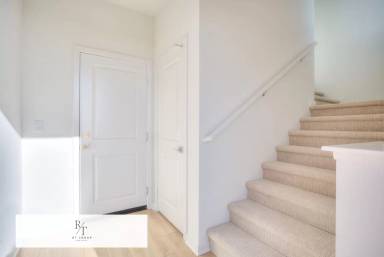 Main picture of 5999 Huntington Dr